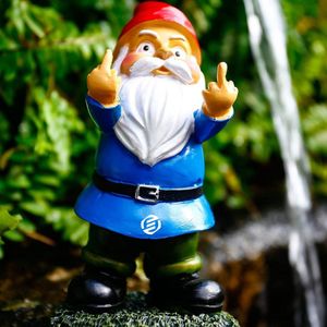Equivera Kabouter Middelvinger - Kabouter - Tuinkabouter met Middelvinger - Middelvinger - Tuinkabouter Grappig - Grappig Tuinbeeldje - Tuindecoratie - Cadeautip!