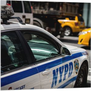 Vlag - Politie Auto rijdend door New York - 80x80 cm Foto op Polyester Vlag