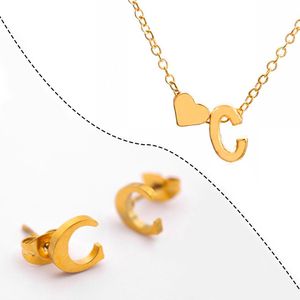 Initiaal Ketting & Oorbellen set met Letter C Goudkleurig - Met letter & Hartje! - Naam Ketting Cadeau - Roestvrij Stalen Ketting op Kaartje - Pax Amare