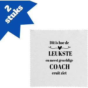 Akyol - dit is hoe de leukste en meest geweldige coach eruit ziet brillendoekjes - Coach - meest leukste coach - sport - verjaardag - cadeautje voor coach - coach artikelen - kado - geschenk - 17,8 bij 17,8 cm - 2 stuks