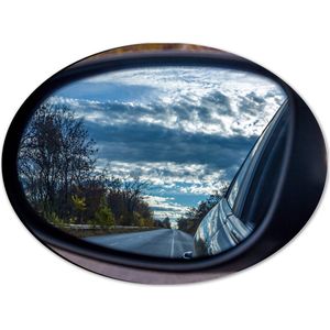 Dibond Ovaal - Uitzicht op Bomen langs de Weg vanuit Autospiegel - 28x21 cm Foto op Ovaal (Met Ophangsysteem)