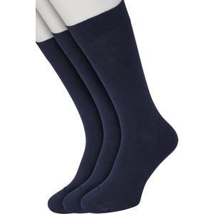 Bonnie Doon Basic Sokken Heren Donker Blauw maat 40/46 - 3 paar - Basis Katoenen Sok - Gladde Naden - Brede Boord - Uitstekend Draagcomfort - Perfecte Pasvorm - 3-pack - Multipack - Effen - Dark Blue - OL6324013.111