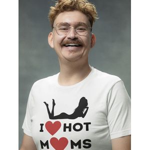Shirt - I love hot moms - Wurban Wear | Grappig shirt | Leuk cadeau | Unisex tshirt | Meme shirt | Vaderdag | Dirty shirt | Zwart & Wit