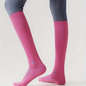 Rozerode dames sportcompressiekousen, hardloopsokken, wandelsokken en antislip yogasokken, one size fits all