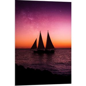 WallClassics - PVC Schuimplaat- Zeilboot op Zee met paars gele Lucht - 70x105 cm Foto op PVC Schuimplaat