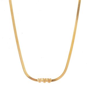 Go Dutch Label Collier gladde slang 3 bewerkte hartjes Zilver