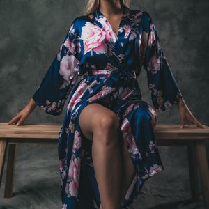 Heerlijke Kimono van zacht satijn - Blue Peonyrose- Pioenrozen print - blauw - Lang model- One size