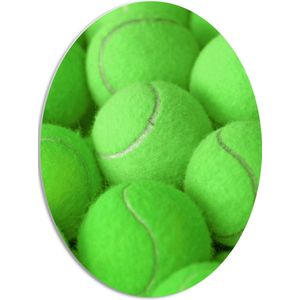 PVC Schuimplaat Ovaal - Stapel Groene Tennisballen - 42x56 cm Foto op Ovaal (Met Ophangsysteem)