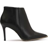 Klassieke zwarte stiletto laarsjes met een laag bovenwerk