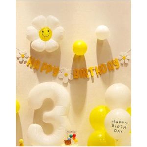 Originele Slinger – Vlag – Versiering – Banner – Guirlande - Happy Birthday - Vilt / Vilten | Geel - Wit | Bloemen - Margriet - Bloem | Verjaardag – Feest – Party – Birthday - Kinderverjaardag | Kids – Meisje