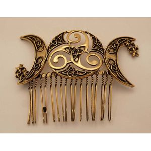 Haarkam-zijkam goudkleurig 2 manen aan de buitenkant met triskelion en keltische knopen - haarkam metaal - keltische haarkam - celtic haarkam zijkant - haarkam voor dames maan - astrologische haarkam zijkant - haarkammen dames - sierlijke haarkam