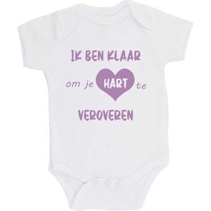 100% katoenen Romper bedrukt met grappige tekst Kado Cadeau Kraamkado Kraamcadeau ""Ik ben klaar om je hart te veroveren"" Unisex Katoen Wit/lila Maat 68/74