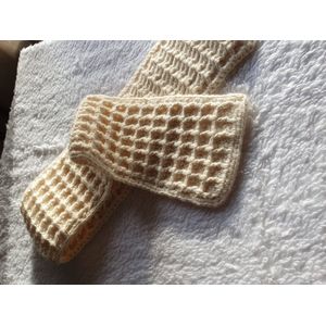 Sjaal-baby-winter-afm:9,5x70 cm-beige-handgemaakt ( Sweet baby Bedstraw )