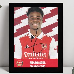 Bukayo Saka Ingelijste Handtekening – 15 x 10cm In Klassiek Zwart Frame – Gedrukte handtekening – Arsenal FC - Voetbal - Football Manager Wonderkid