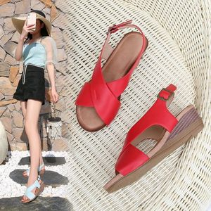 Dames Wedge Sandalen met Klassieke Cross Strap in Rood - Maat 5.5 (UK) Breed - Platform voor Buitengebruik