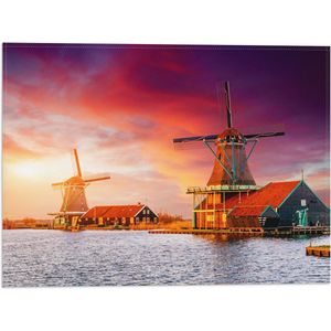 Vlag - Nederlandse Windmolens aan het Water onder Paars met Oranje Lucht - 40x30 cm Foto op Polyester Vlag