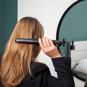 Stijltang met stoomfunctie - draadloos en perfect voor onderweg - keramische coating - 3 temperatuurinstellingen - 30 minuten gebruiksduur