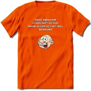 Onze abraham is nog niet zo oud T-Shirt | Grappig Abraham 50 Jaar Verjaardag Kleding Cadeau | Dames – Heren - Oranje - 3XL