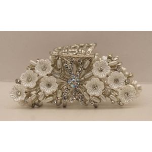 Zilverkleurig metalen haarklem witte bloemen en zilveren strass steentjes - bloemen haarklemmen - fleurige haarklem - bloem haarklem - zonnige haarklem - luxe haarklem - prachtige bloem haarklem - stevige haarklem - zilver haarklem - haarklem volwas