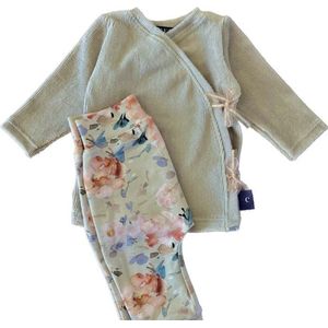 Tweedelig setje Rose. Maat 50. Handgemaakte babykleding.