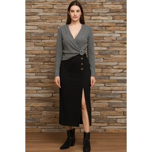 Zwarte midi rok met sierknopen en split- rol met elastische taille