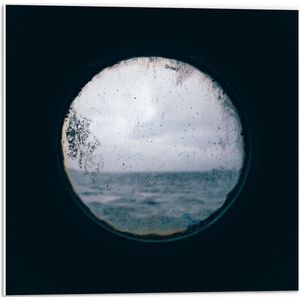 PVC Schuimplaat- Boot - Zee - Oceaan - Raampje - Uitzicht - Rond - Vies - 50x50 cm Foto op PVC Schuimplaat
