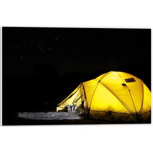 Forex - Gele Tent in het Donker - 60x40cm Foto op Forex