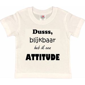 T-shirt Kinderen ""Dusss, blijkbaar heb ik een ATTITUDE"" | korte mouw | Wit/zwart | maat 134/140