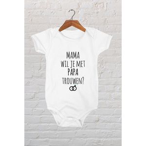 Hospitrix Baby Rompertje met Tekst "" MAMA wil je met PAPA trouwen? "" - Maat S - 0-3 maanden - 50/56 - Korte Mouw - Cadeau - Zwangerschap - Aankondiging  - Romper