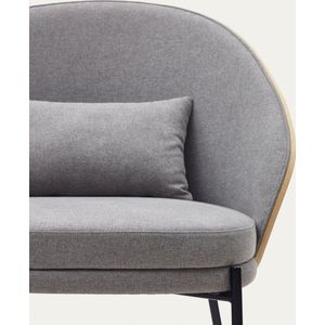 Kave Home - Eamy lichtgrijze fauteuil in essenhoutfineer met natuurlijke afwerking en zwart metaal