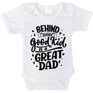 Romper - Behind every good kid is a great dad - maat: 86 - korte mouwen - kleur: wit - 1 stuks - rompertje - rompers - rompertjes - baby born - geschenk aankondiging - zwanger - geschenk - geschenk cadeau - cadeau - baby