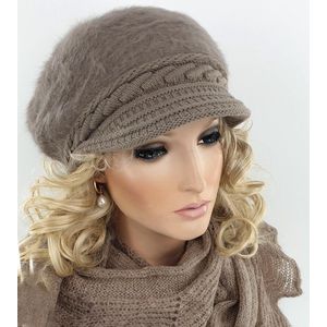 Warme fluffy dames winterpet baret met klepje kleur taupe maat one size