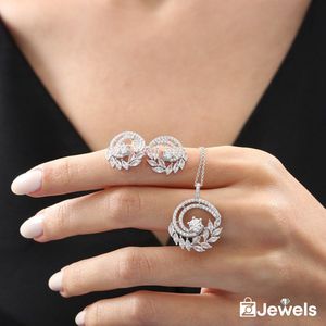 OZ Jewels Zilveren Ketting- en Oorbellen set met Markiezinkrans Design - Accessoires - Liefdessieraden - Love Ketting en Oorbellen - Dames - Valentijnsdag - Cadeau - Moederdag - Sieraden Dames - In mooie geschenkverpakking