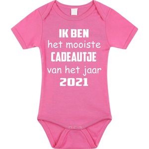 Baby rompertje met leuke tekst | Ik ben het mooiste cadeautje van het jaar 2021 |zwangerschap aankondiging | cadeau papa mama opa oma oom tante | kraamcadeau | maat 56 roze