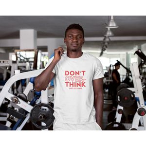 Shirt - Don't overthink - Wurban Wear | Grappig shirt | Fitness | Unisex tshirt | Motivatie | Gewichten | Yoga | Sporttas | Yoga mat | Wit