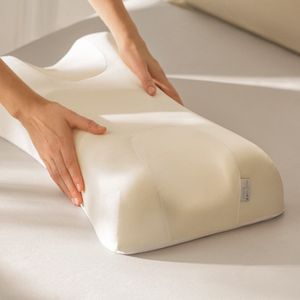 Sleep and Glow Omnia Kussen Rug of Zij slaper