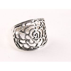 Opengewerkte zilveren ring met roos - maat 17