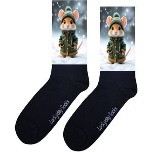 Muis - Opkikker - Grappige sokken - Valentijns cadeau - Verjaardag cadeau - Sint cadeau - Leuke sokken - Sneeuw - Natuur - Vrolijke sokken - Cadeautje - Grappige cadeau - Kerstsokken - Vaderdag - Moederdag - Socks maken Happy - 37-44