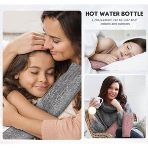 Warmwaterkruik - 2 liter - Chenillegaren Overtrek - Zilvergrijs - Donkerroze - Langwerpig - XXL - Warmtefles - Schouders - Nek - Bedfles