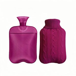 Warmwaterkruik - 31*19,5 cm - Warmwaterkruik met kabelgebreide hoes - Verwarmende warmwaterkruik - Inhoud van 2 L - Biedt ultieme warmte en comfort - Een onmisbaar item voor de winter