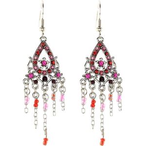 Behave Zilverkleurige oorbellen met druppelvormige hanger en rode met roze steentjes