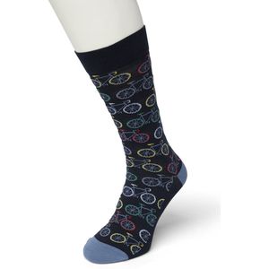 Bonnie Doon Heren Sokken met Fiets Print maat 40/46 Donker Blauw - Thema Sokken - Fietsen - Cadeau Sokken - Word je Happy en vrolijk van - Zacht Katoen met Gladde Teennaad - Comfortabel - Perfect Cadeau - Black Iris - BT992103.134