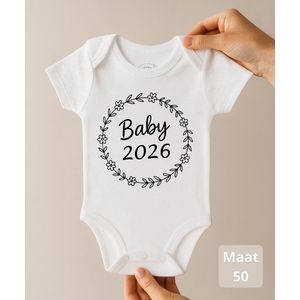 Ohana Advent® Baby 2026 Krans – Baby Romper met tekst – Newborn Maat 50 – 0-1 Maand – Zwangerschap Aankondiging & Kraamcadeau – 100% Katoen – 260gsm Premium katoen