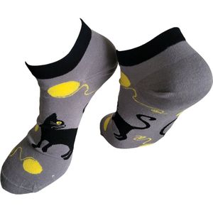 Verjaardags cadeau - Kat sokken – sneaker sokken - Poes sokken - vrolijke sokken - valentijn cadeau – lage sokken - grappige sokken - leuke dames en heren sokken - moederdag - vaderdag - Socks waar je Happy van wordt - Maat 37-44