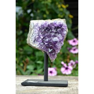 Edelsteen Amethist op standaard uit Uruguay