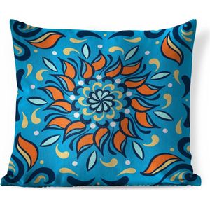 Sierkussens - Kussen - Vierkant patroon op een blauwe achtergrond met een oranje bloem en versieringen - 45x45 cm - Kussen van katoen
