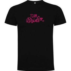 Zwart T-Shirt met “ Team Bride / Team van de Bruid “ Afbeelding Roze Maat S