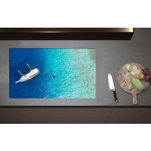 Inductieplaat Beschermer - Bovenaanzicht van Toeristen bij Grote Boot op Open Zee - 85x50 cm - 2 mm Dik - Inductie Beschermer - Bescherming Inductiekookplaat - Kookplaat Beschermer van Wit Vinyl