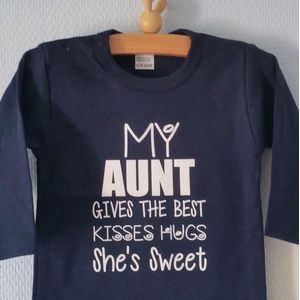 Baby Romper blauw met tekst opdruk My Aunt gives the best kisses hugs she's sweet | lange mouw | donker blauw met wit | maat 62/68  bekendmaking zwangerschap aanstaande baby jongen