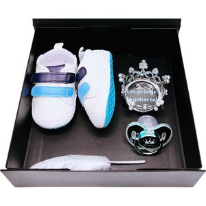Kraamcadeau - eerste sneakerbox blauw - speen - baby sneakers - rechtstreeks versturen ook mogelijk